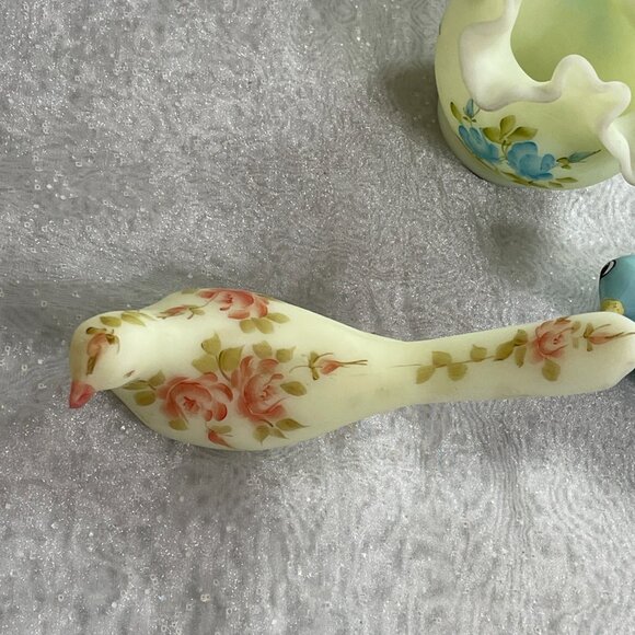 Fenton Yellow Uranium Custard Glass Bowl & 2 Doves ~Hand Painted & Signed - Picture 6 of 13